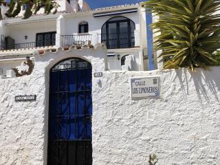 CASA NOVA: VILLA A DEUX CHAMBRES A COUCHER. à vente à NERJA VILLAS CAPISTRANO.